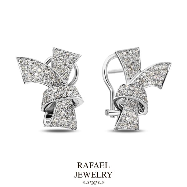 Earrings with natural diamonds