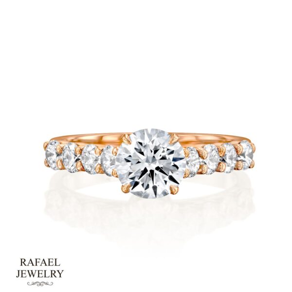 Gold ring with natural diamonds